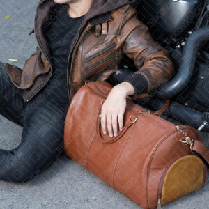 Men’s Traveling Light Brown Leather Duffle Bag