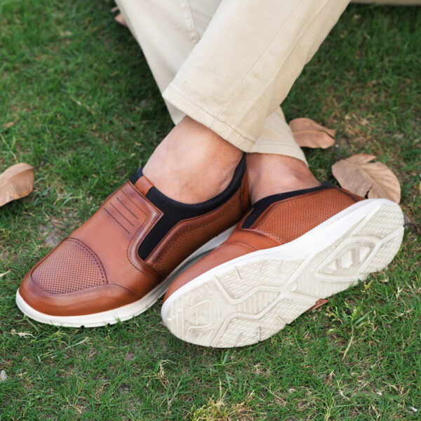 Men’s Turkiye-Origin Dotted Leather Shoes in Classic Tan Color